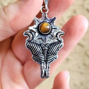 New Tiger Eye 925 Silver Luna Moth Double Crescent Moon Pendant.